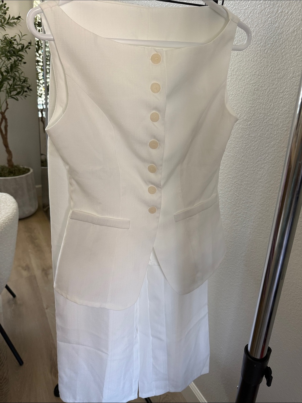 Women's whiteSleeveless Button-Front vest and pants